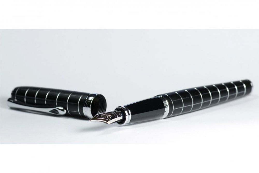 Перьевая ручка Diplomat Excellence A Plus Rhomb Guilloche F 14к. (D40101013) 3