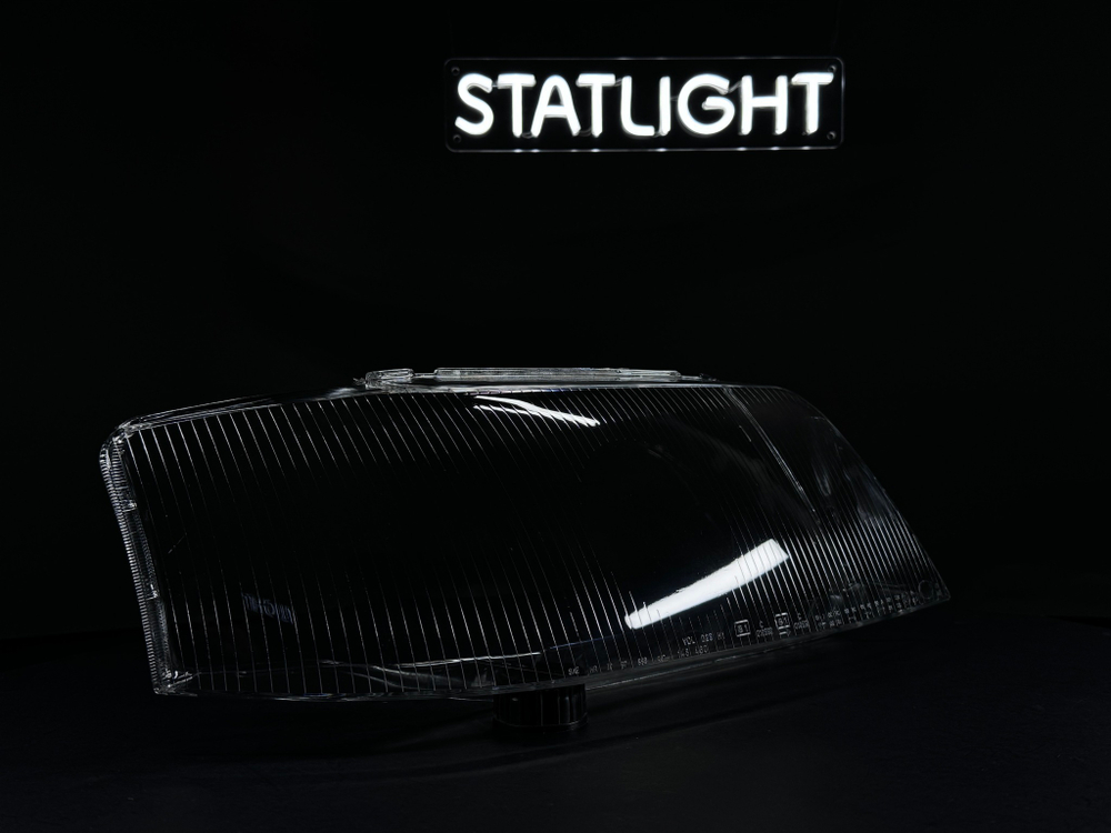 Правое стекло фары Audi A6 C5 1997-2001