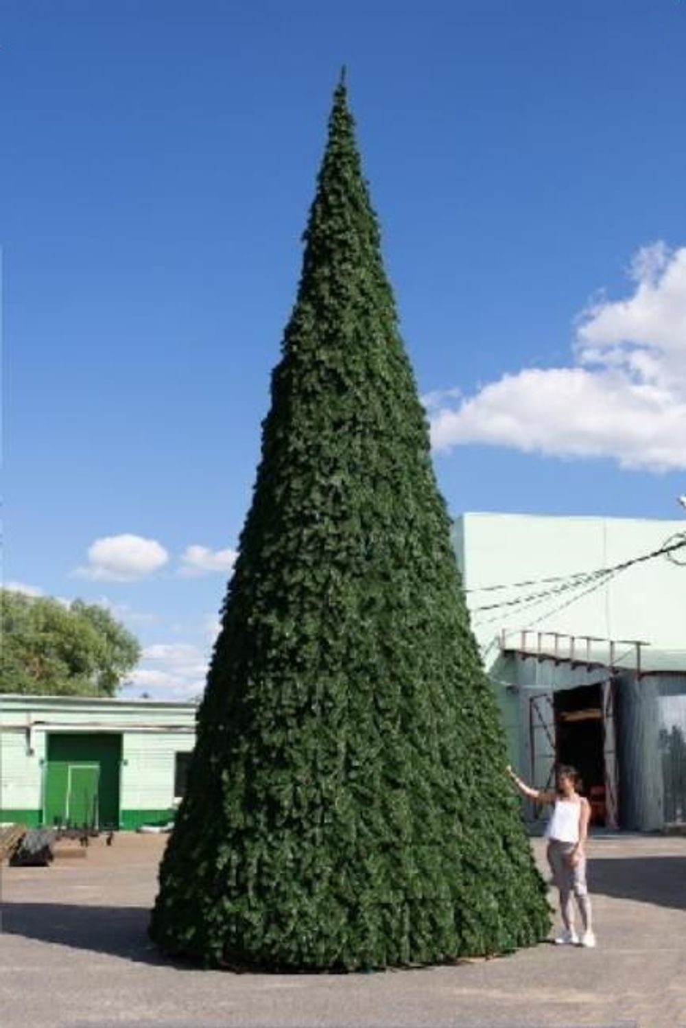 Уличная елка каркасная "Русская" (пвх) 9 м