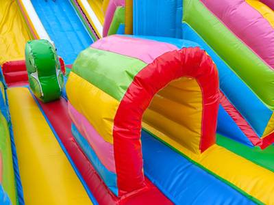 Надувной батут с горкой "Акула" 17х7х7 м без скалодрома 2