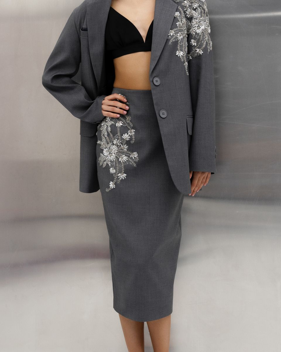 Юбка с аппликацией миди серая