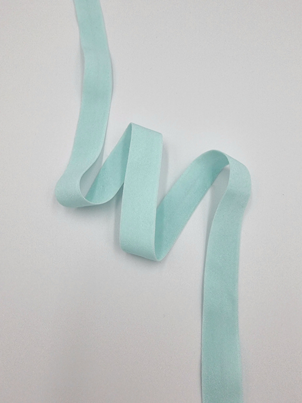 Бейка эластичная матовая ментол 15 мм ( Pantone 12-5410 TPG)