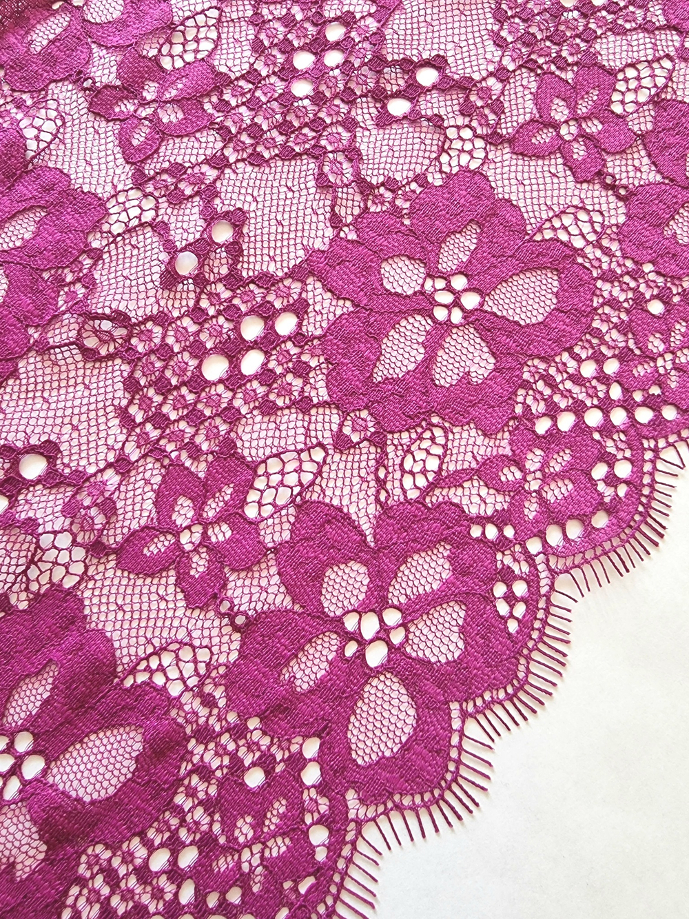 Неэластичное кружево с ресничками спелый виноград к433
