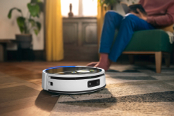 Pобот-пылесос для влажной уборки с роликовой щеткой RVF 7