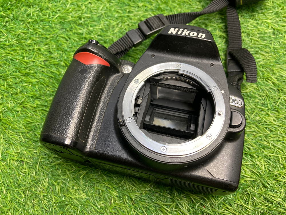 Nikon D60 Kit 18-55mm ( Состояние неизвестно )