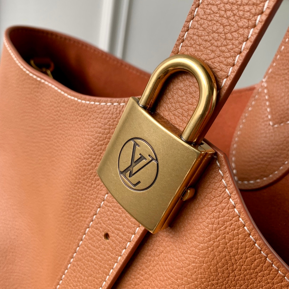 Louis Vuitton Low Key Hobo MM