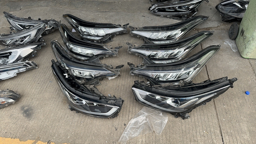 Оригинальная фара Toyota Highlander/CHR/Willanda Лев./Пр.