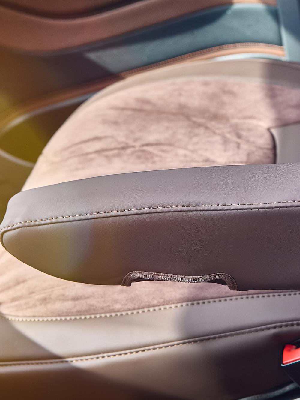 Чехлы Люкс DAF XF 106 (экокожа, коричневый цвет, коричневая вставка)