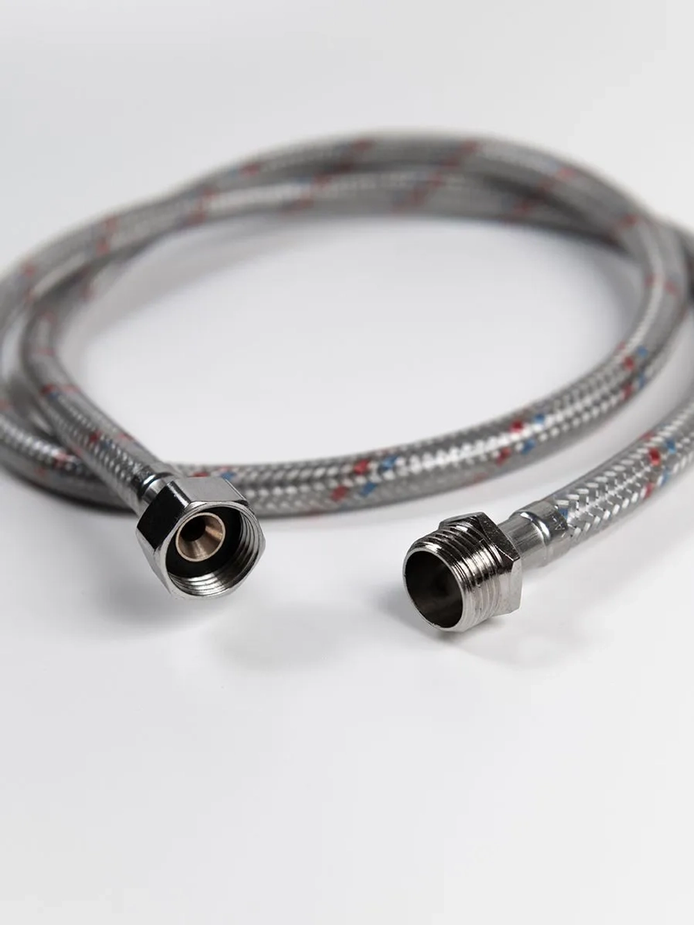 Гибкая подводка для воды в ПВХ оболочке 1/2" гайка-штуцер 120 cм, алюминиевая нить