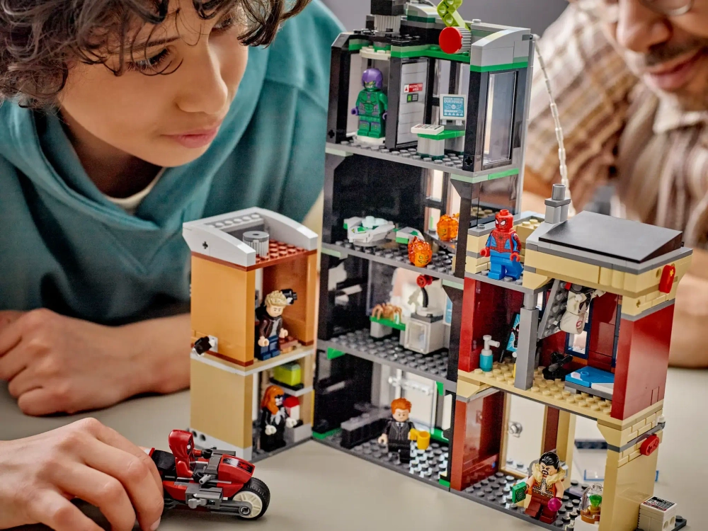 Конструктор LEGO Marvel 76324 Человек-паук против Oscorp