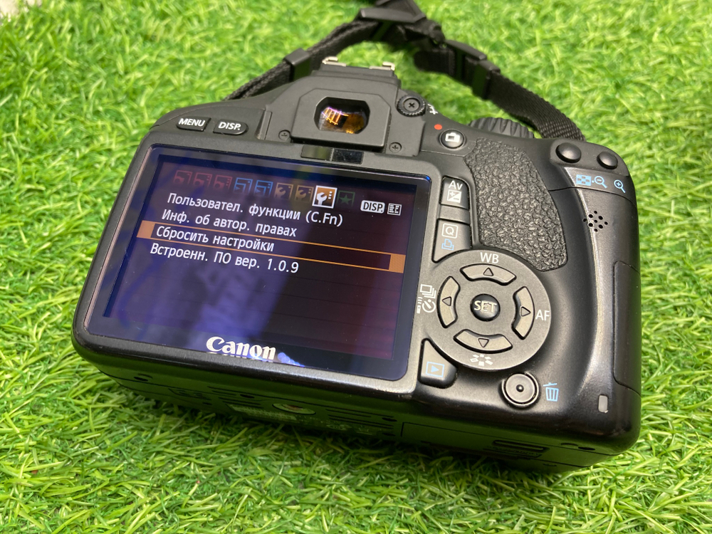 Canon 550D kit 18-55mm 3.5-5.6 IS II 21.000 кадров