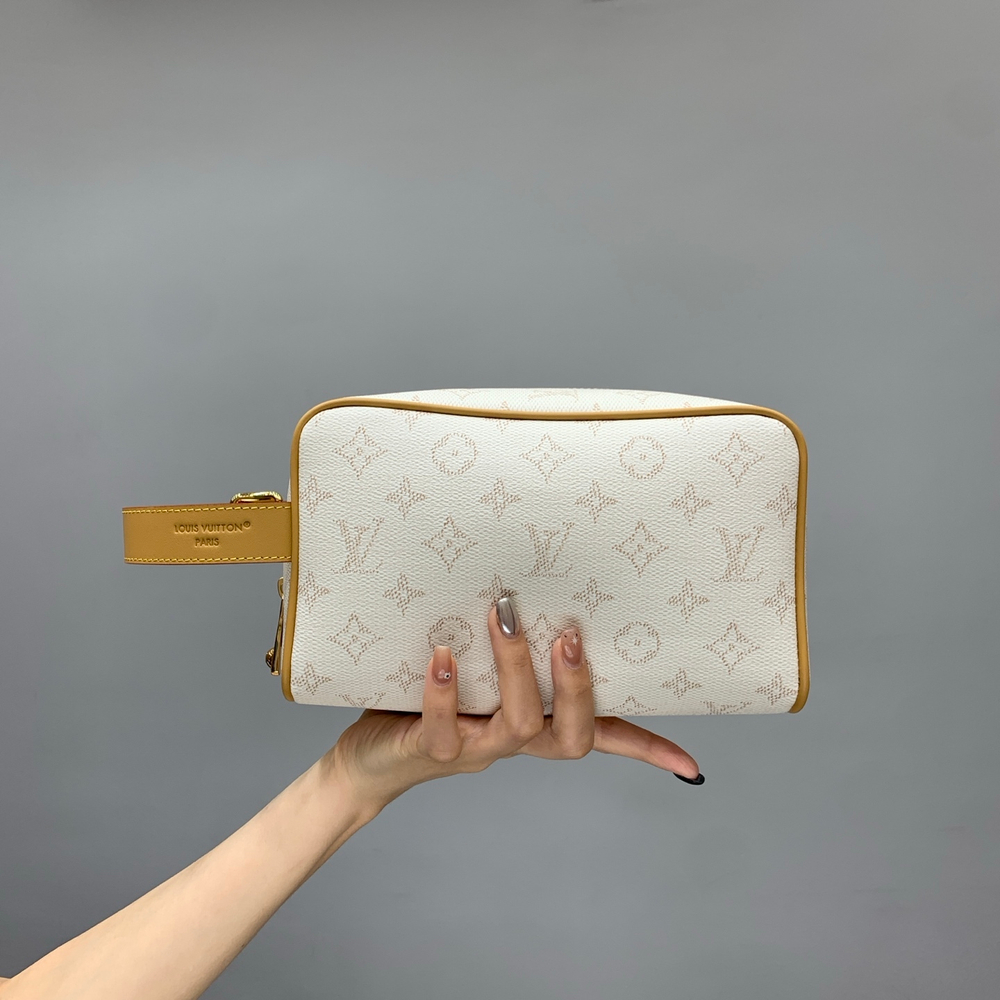 Louis Vuitton Locker Dopp Kit