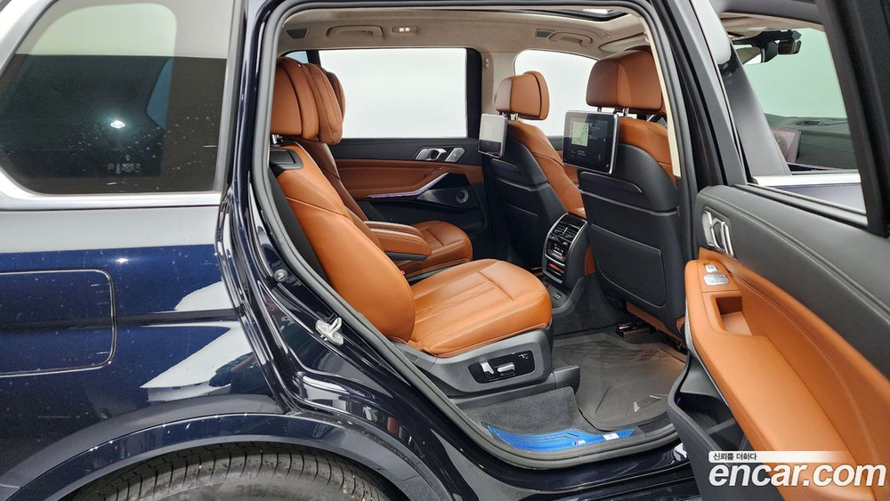 BMW X7 (G07) M50i 6-и местный (10.2020)