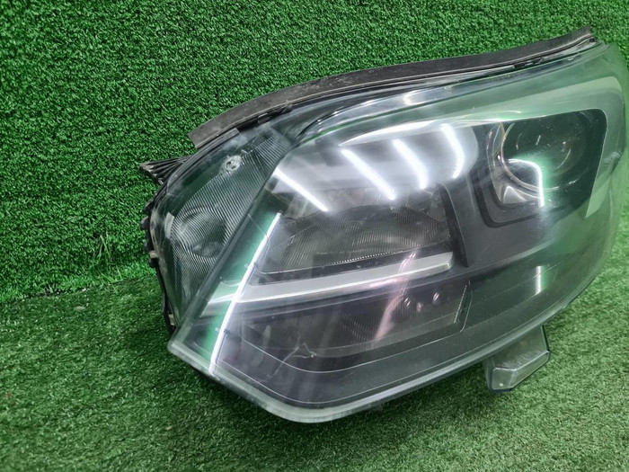 Фара левая Opel Zafira Life (2019-н.в.) ксенон