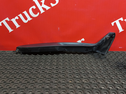 Подлокотник двери правой