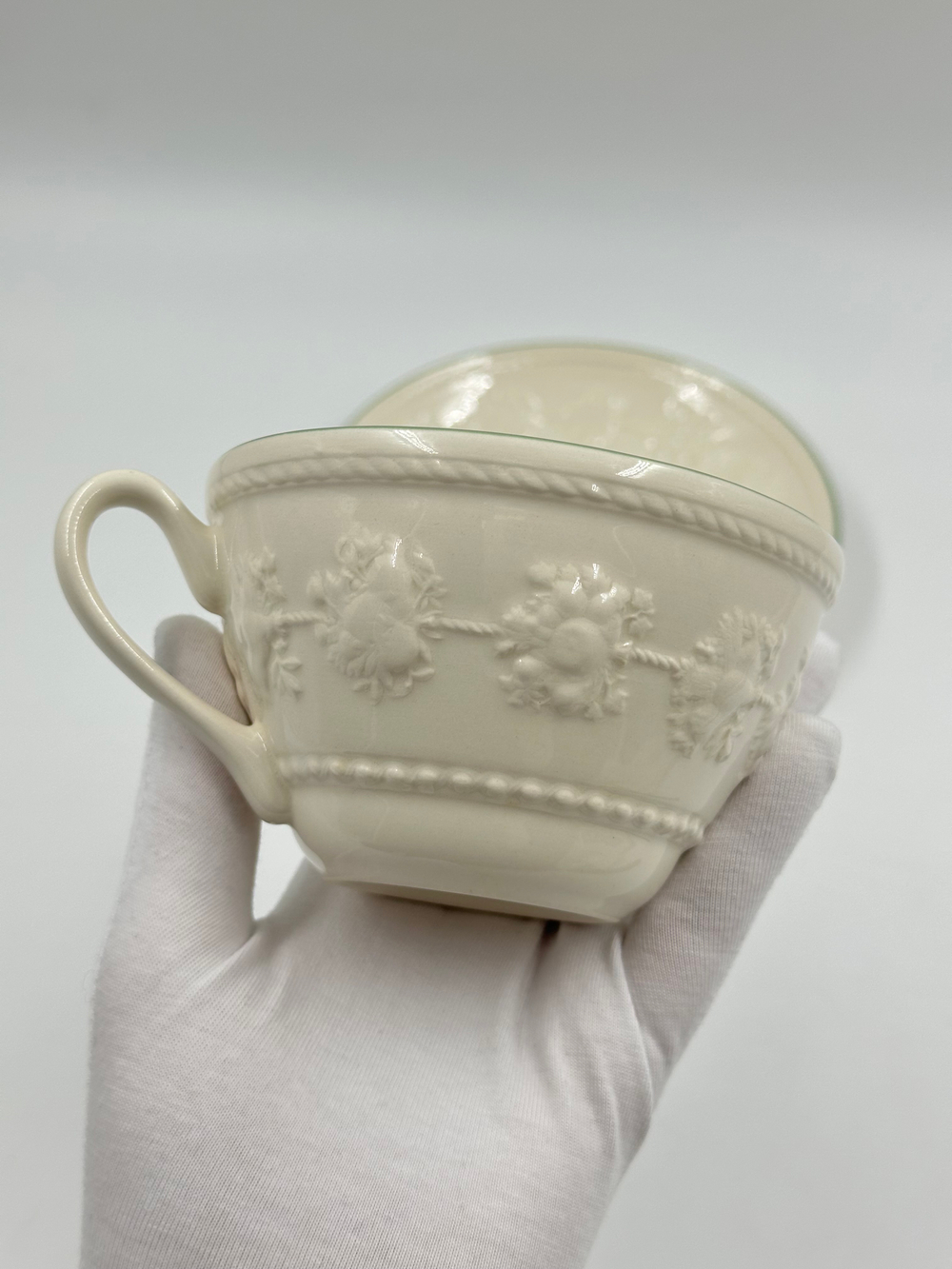 Чайная пара Wedgwood Festivity Raspberry