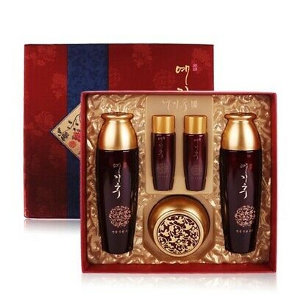 Набор уходовых средств с экстрактом красного женьшеня BERGAMO Yezihu K-Beauty Premium Ginseng Set