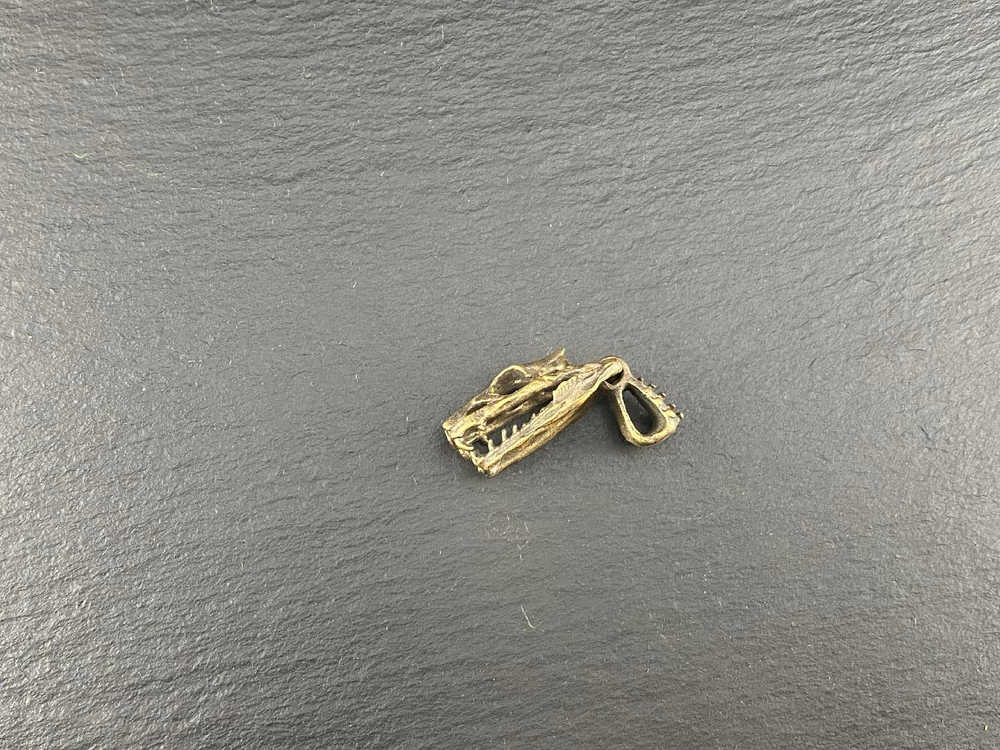 Подвеска. Череп змеи