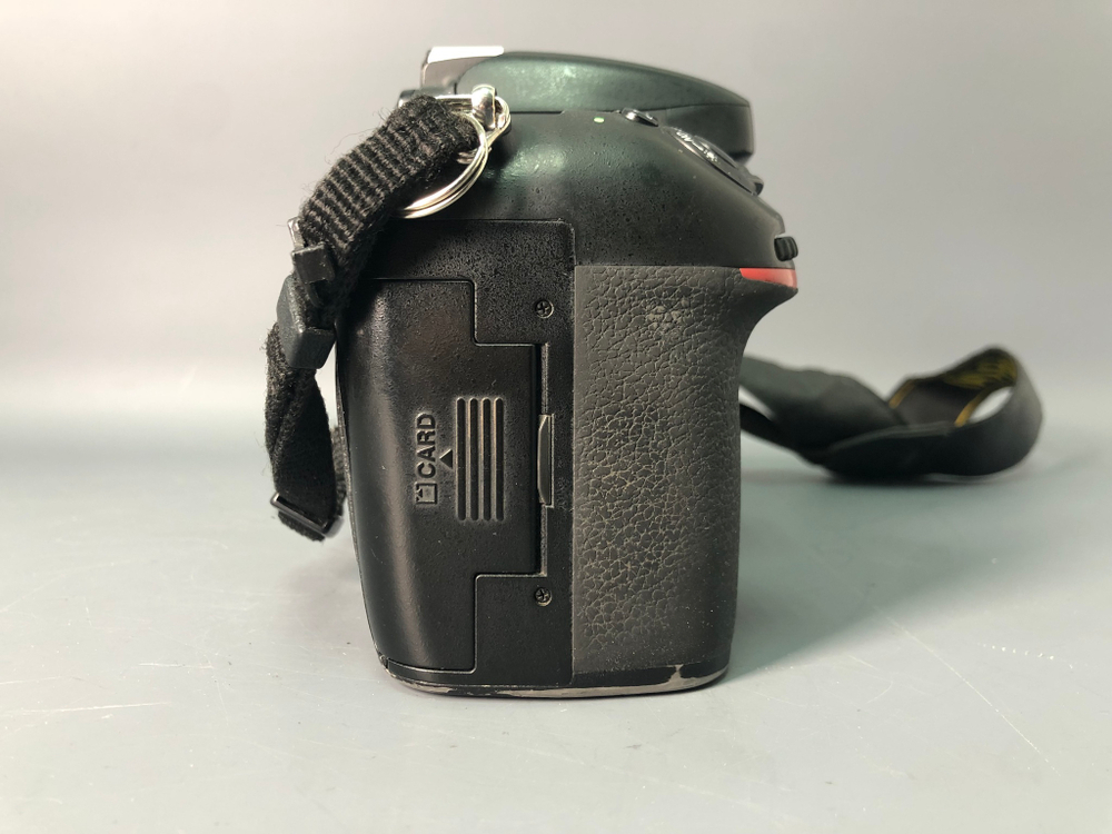 Nikon D800, 667322 кадров пробега.