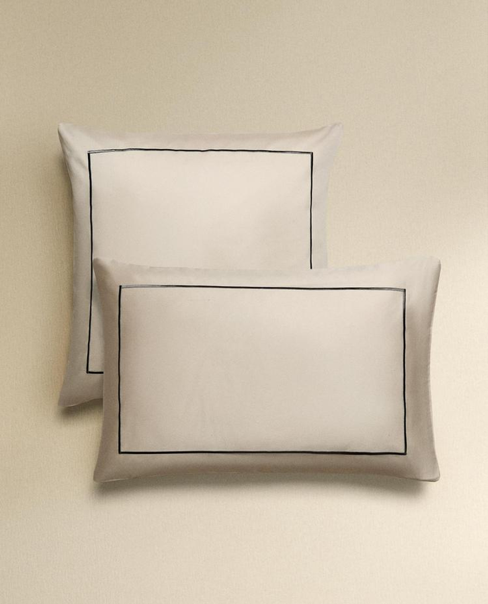 ZARA HOME НАВОЛОЧКА ИЗ САТИНА С ОКАНТОВКОЙ, СЕРЫЙ