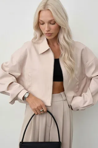 Куртка с воротом укороченная жемчужного цвета