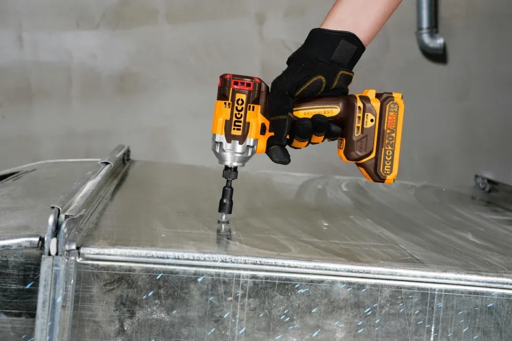 Аккумуляторный бесщеточный импульсный винтоверт INGCO CIRLI2028 INDUSTRIAL 20 В 285 Нм