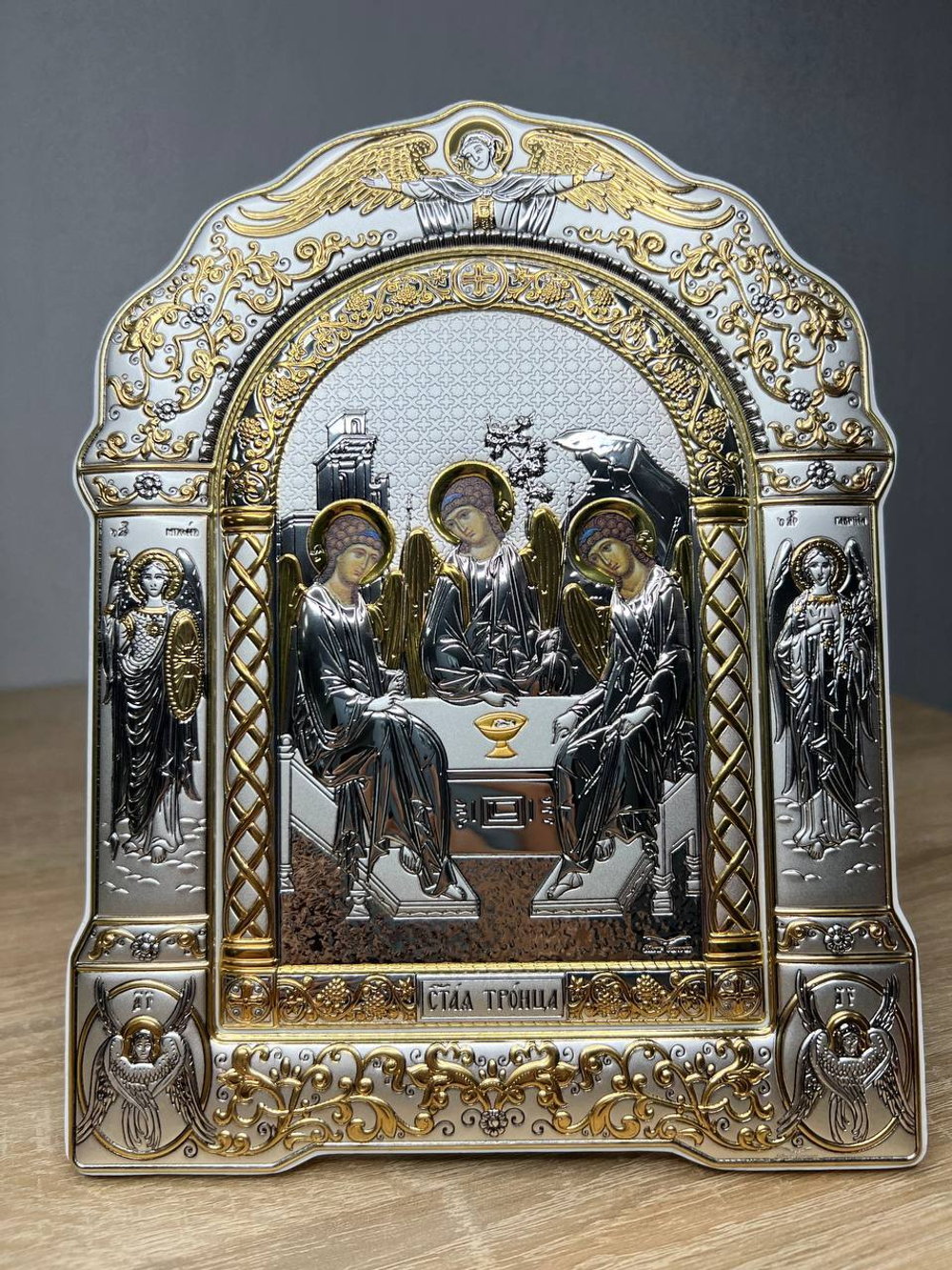 Св. Троица, икона арочная с рамкой, белое дерево 167х228