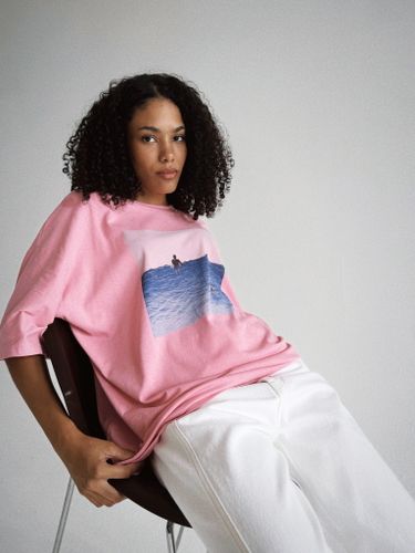 Розовая футболка оверсайз с принтом