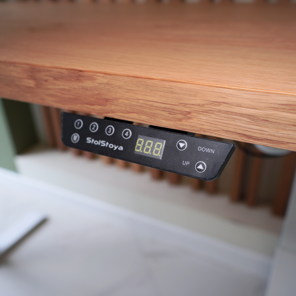 Регулируемый компьютерный стол Motor UP с регулировкой по высоте — столешница МДФ дуб европейский