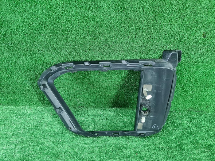 Накладка переднего бампера правая Range Rover Sport 2 L494 (2017-2022)