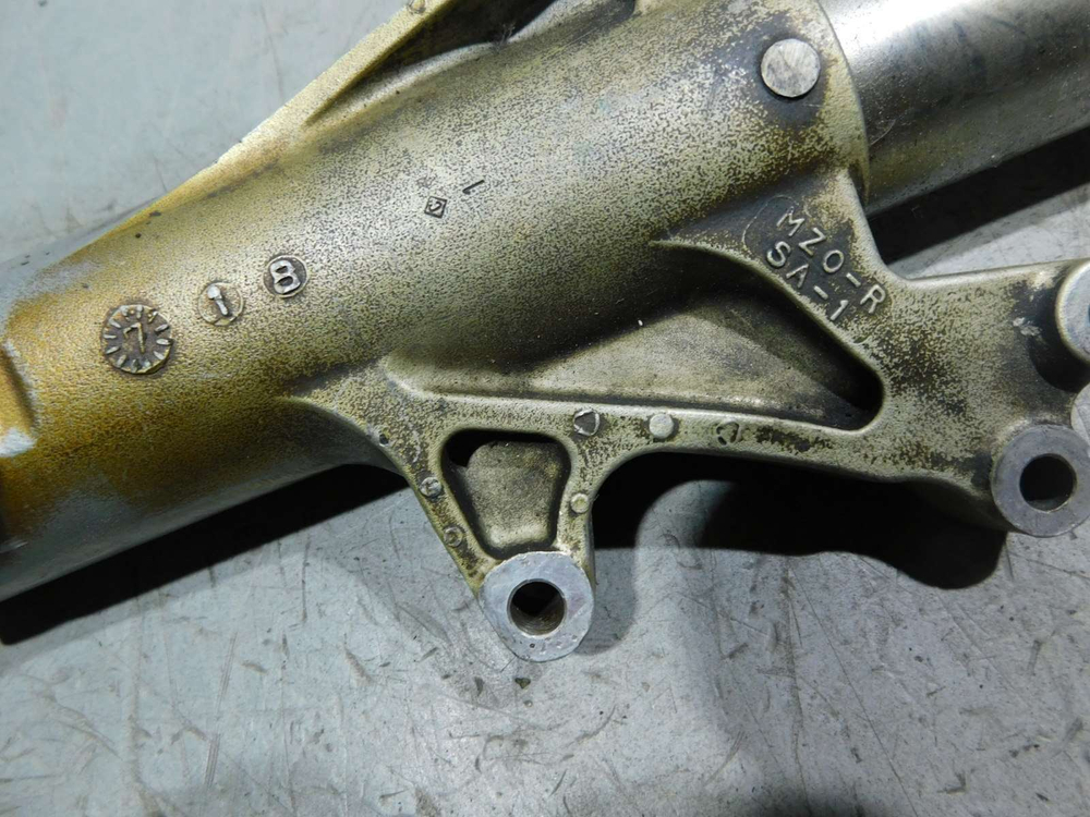 Перо вилки правое MZ0-R SA-1 028119