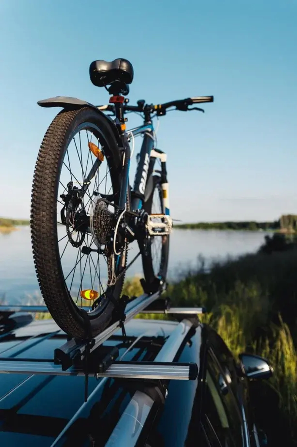 Велокрепления на крышу автомобиля  LUX PROFI 