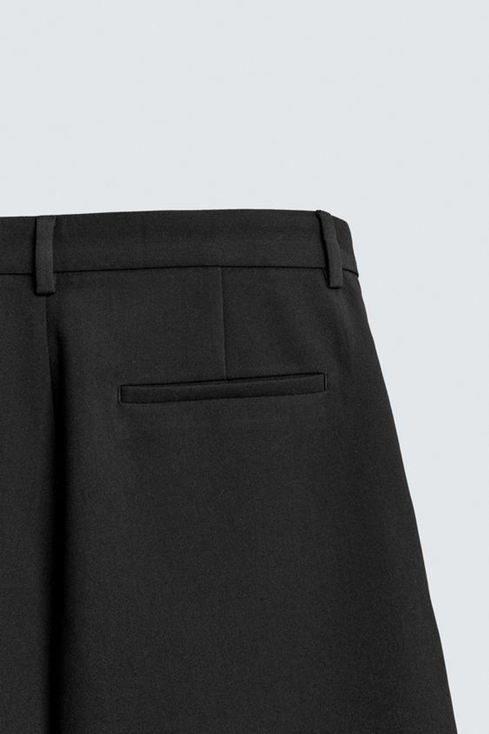 ZARA СВОБОДНЫЕ ШОРТЫ СО СКЛАДКАМИ, ЧЕРНЫЙ