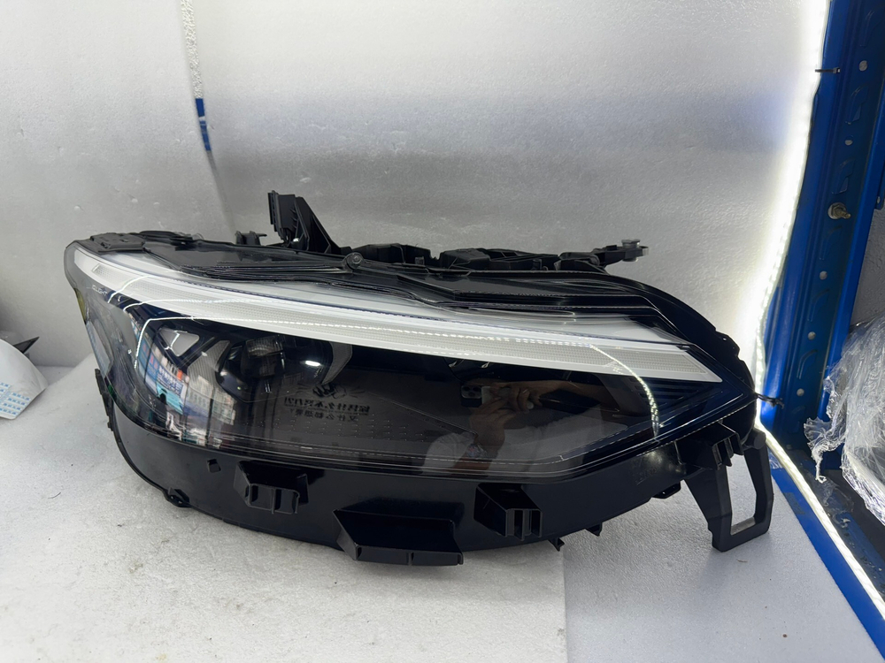 Правая LED фара IQ Light для Volkswagen ID.7 (оригинал,)