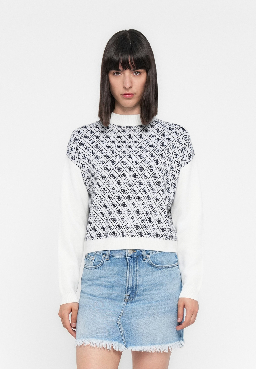 Свитер женский GUESS