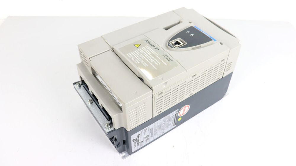 Schneider Electric ATV71HU75N4