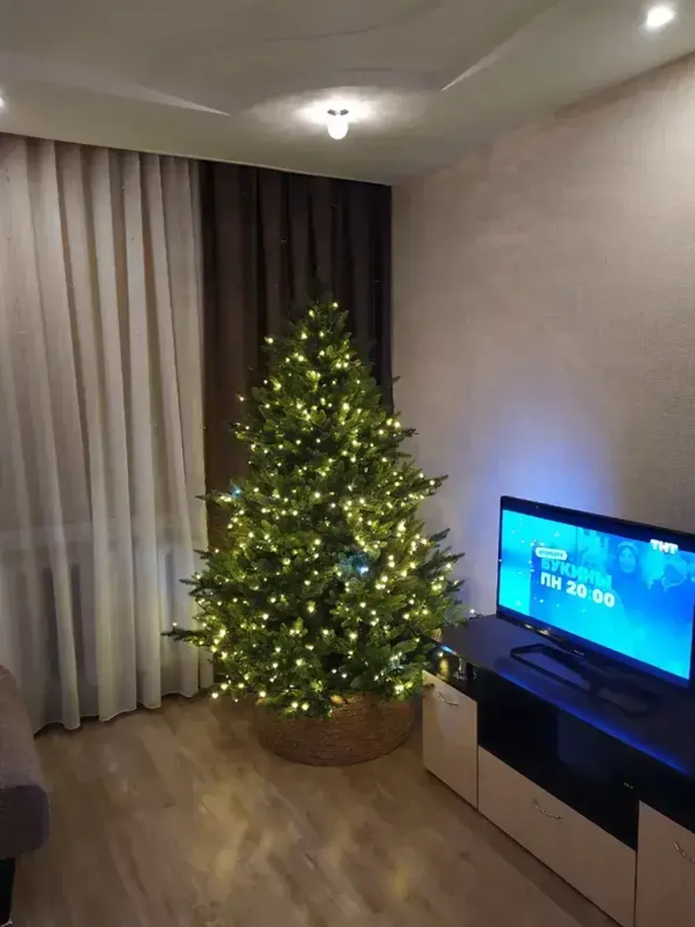 Елка с гирляндой встроенной «Сириус» (Литая хвоя) 180 см / 1,8 м