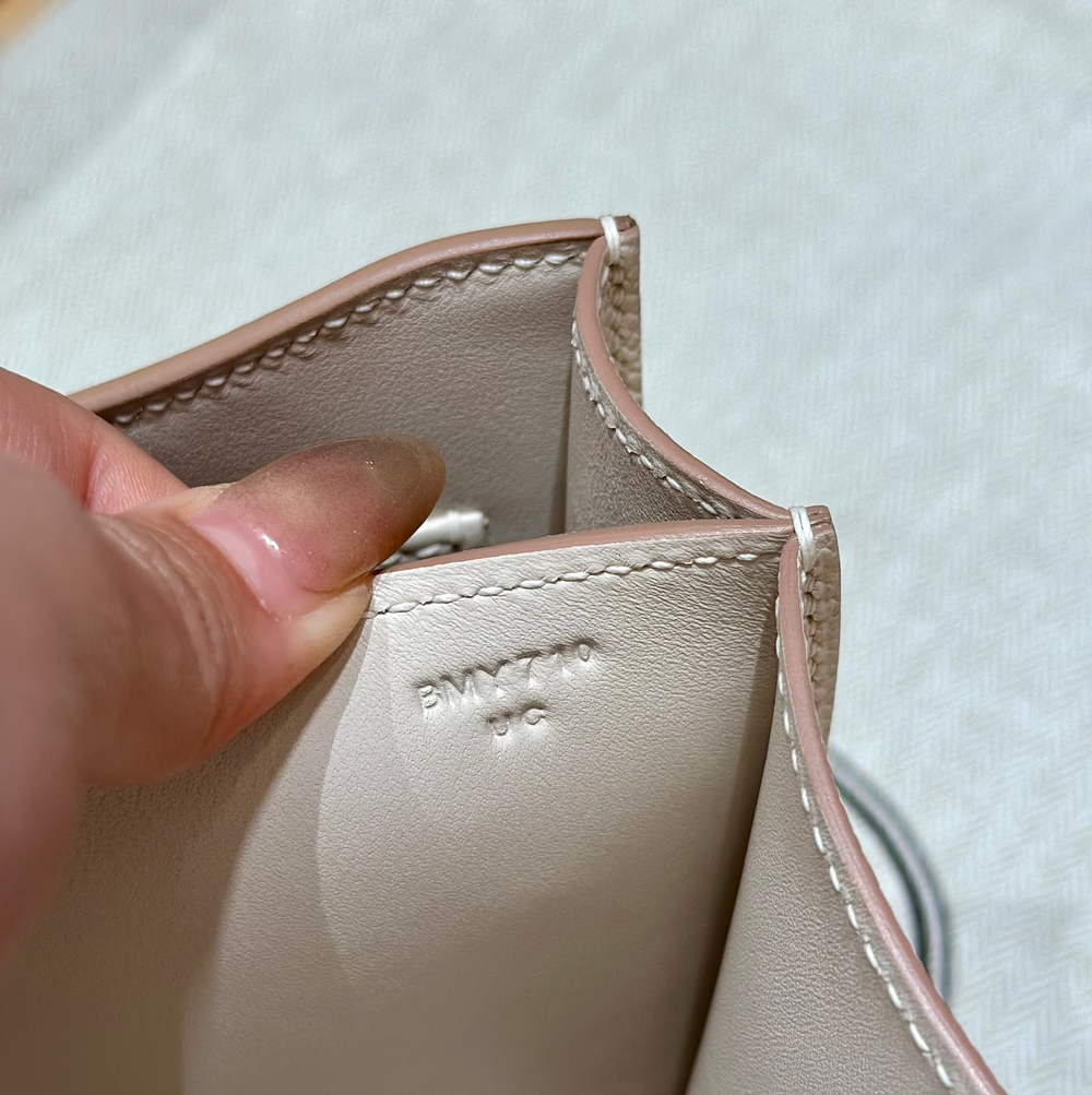 Hermes Constance 18