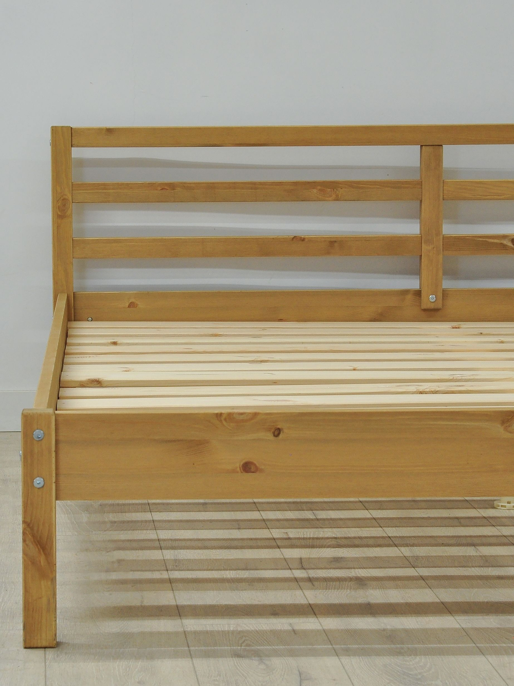 Кровать двуспальная 160х200 Тарва из массива сосны с основанием, бейц