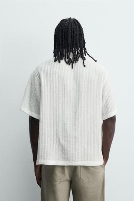 ZARA РУБАШКА ИЗ СТРУЯЩЕЙСЯ РЕЛЬЕФНОЙ ТКАНИ, ЖЕЛТОВАТО-БЕЛЫЙ