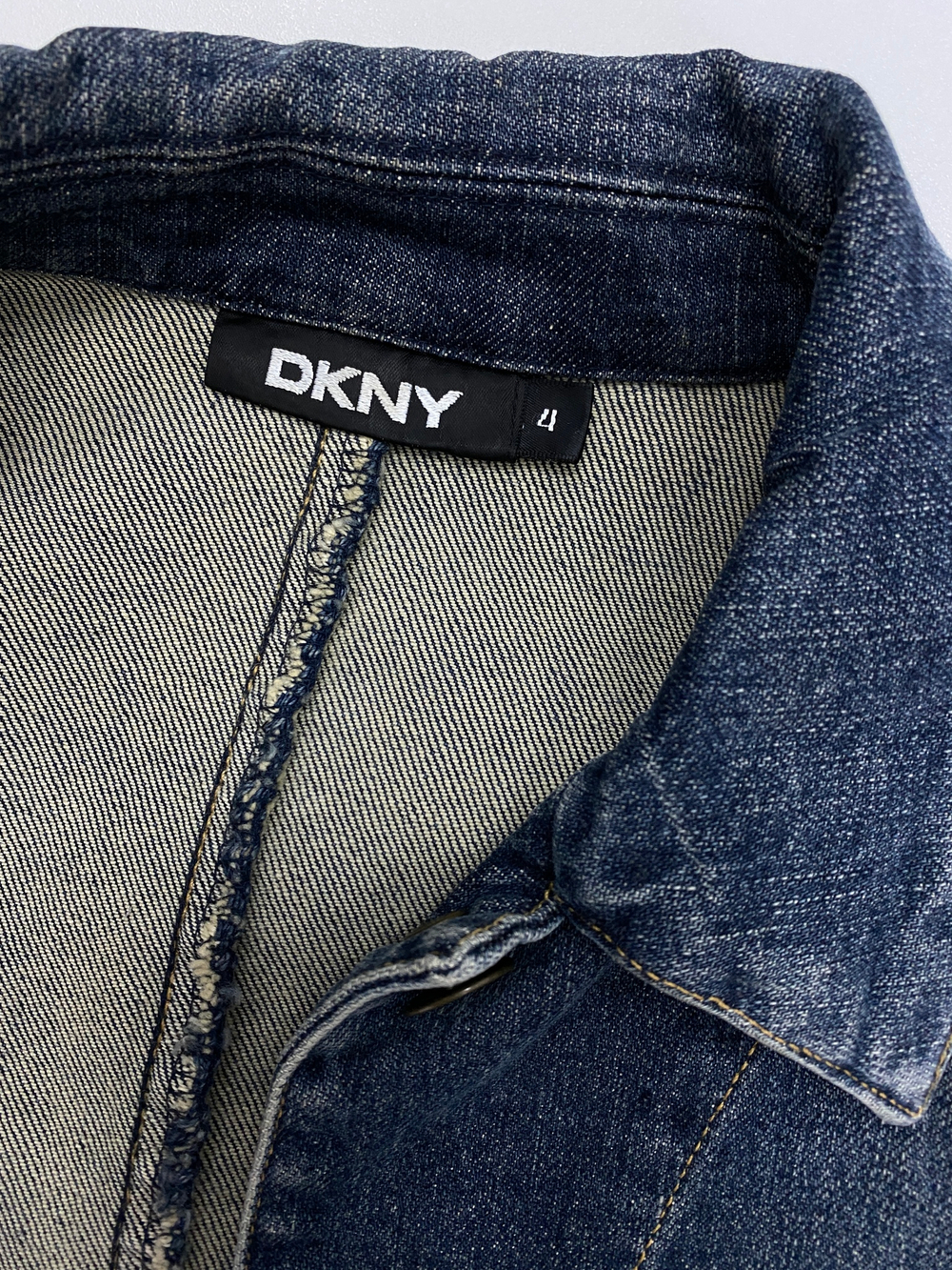 Джинсовая куртка DKNY