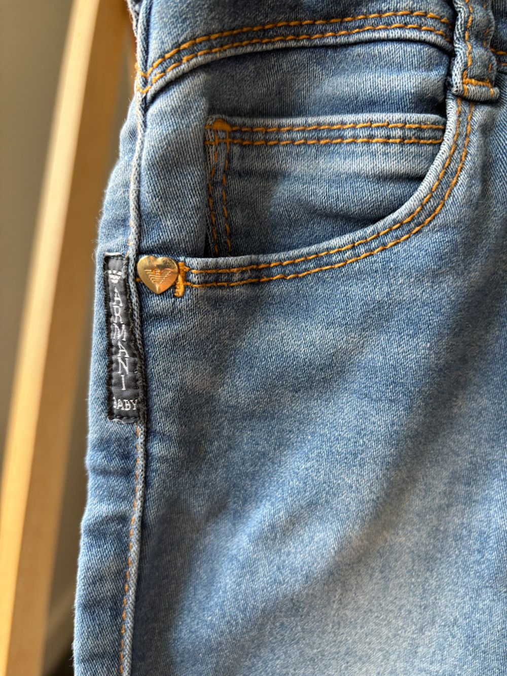 Джинсы Armani , 92