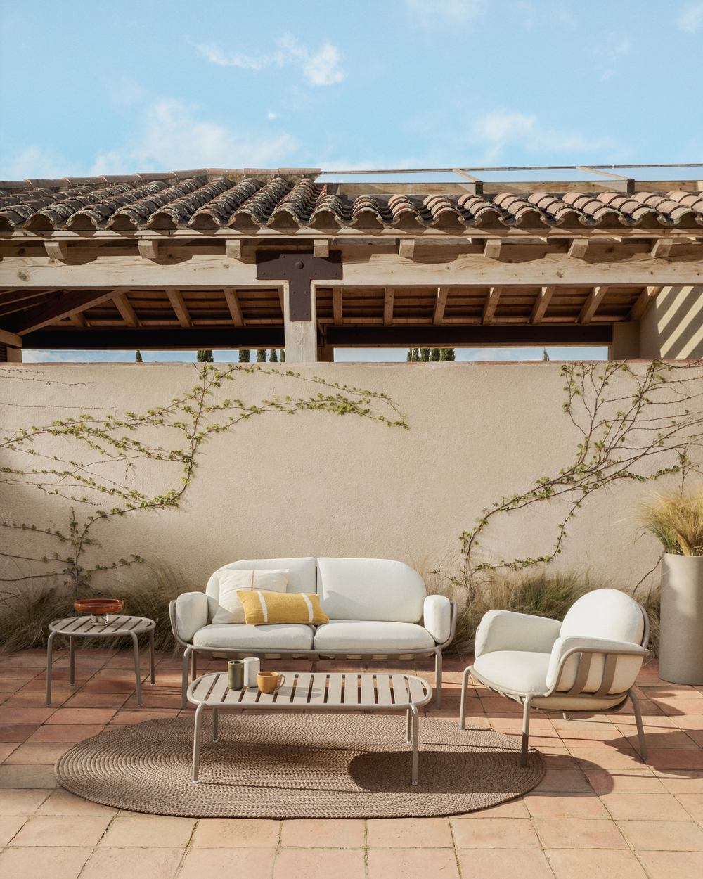 Уличное кресло Joncols из алюминия цвета таупе