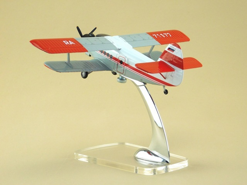 Модель самолета Ан-2 (М1:72, Краснокутское ЛУГА)