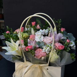 Сумочка с лилиями, розами и маттиолой