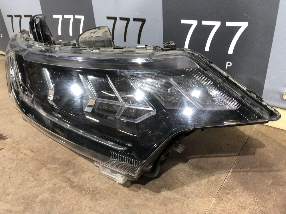 Фара правая LED Mitsubishi Outlander 3 целая Оригинал 8301D332
