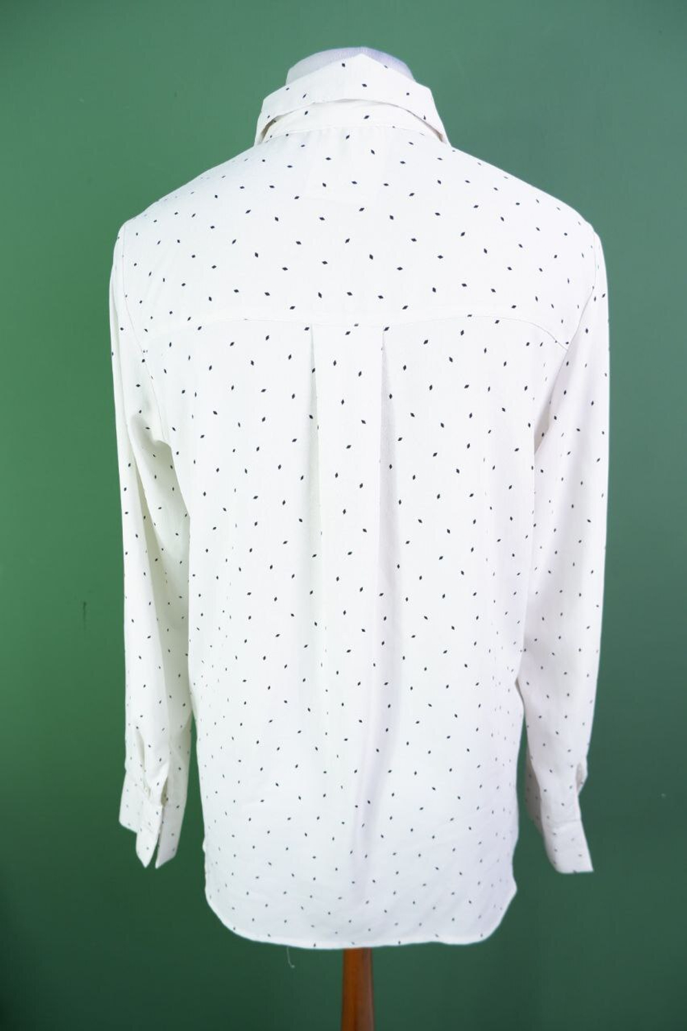 Рубашка OSTIN в стильную точку 46 размер
