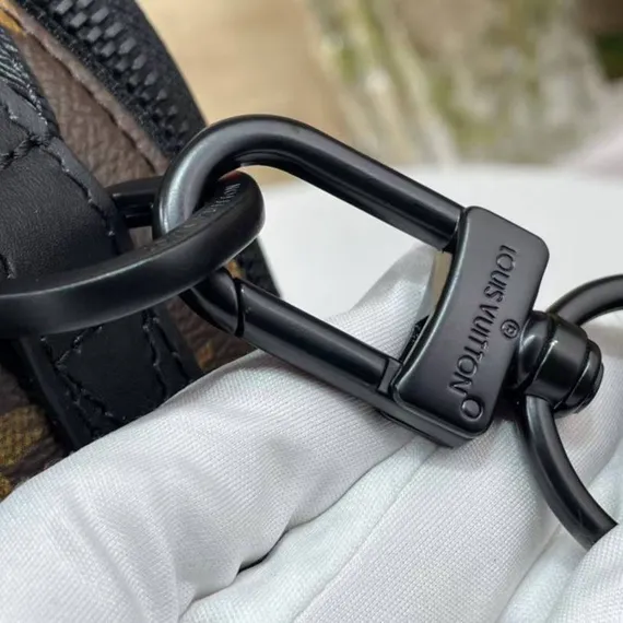 Сумка-мессенджер Louis Vuitton QUEST, коричневый