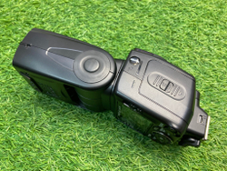 Nikon Speedlight SB-700
