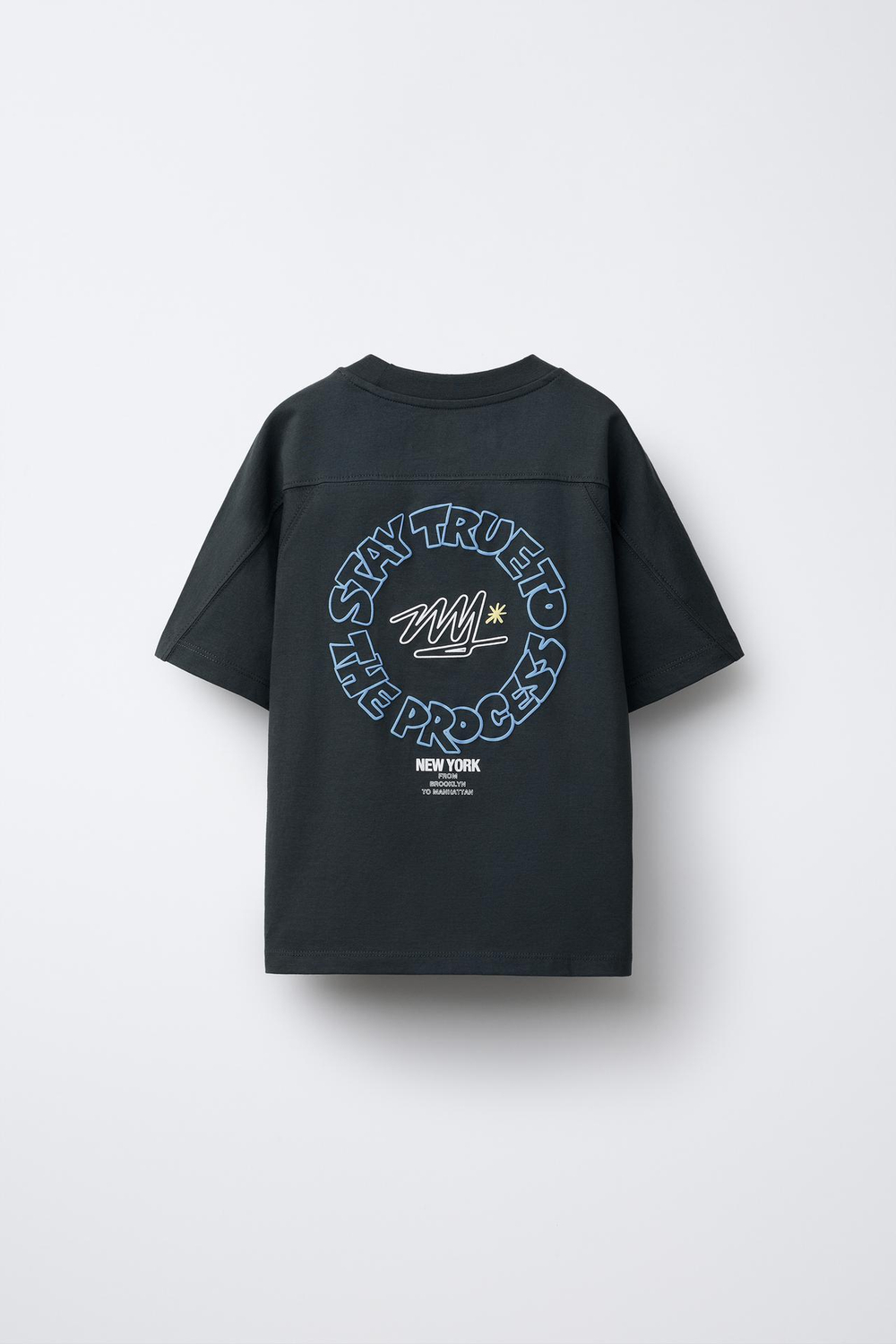 ZARA ФУТБОЛКА С ПРИНТОМ ГРАФФИТИ, ТЕМНЫЙ АНТРАЦИТ